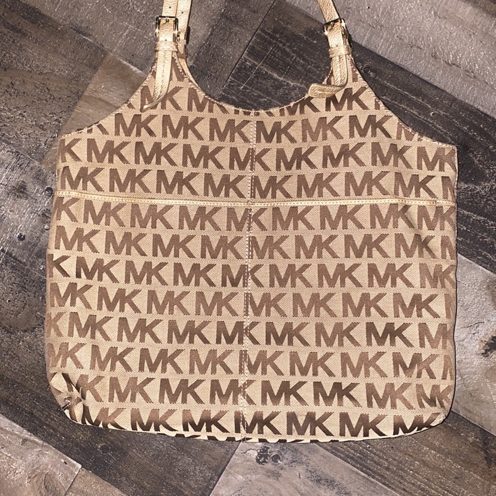 MICHAEL KORS ~ XL Beige/Brown Nuetral Signature Shoulder Bag